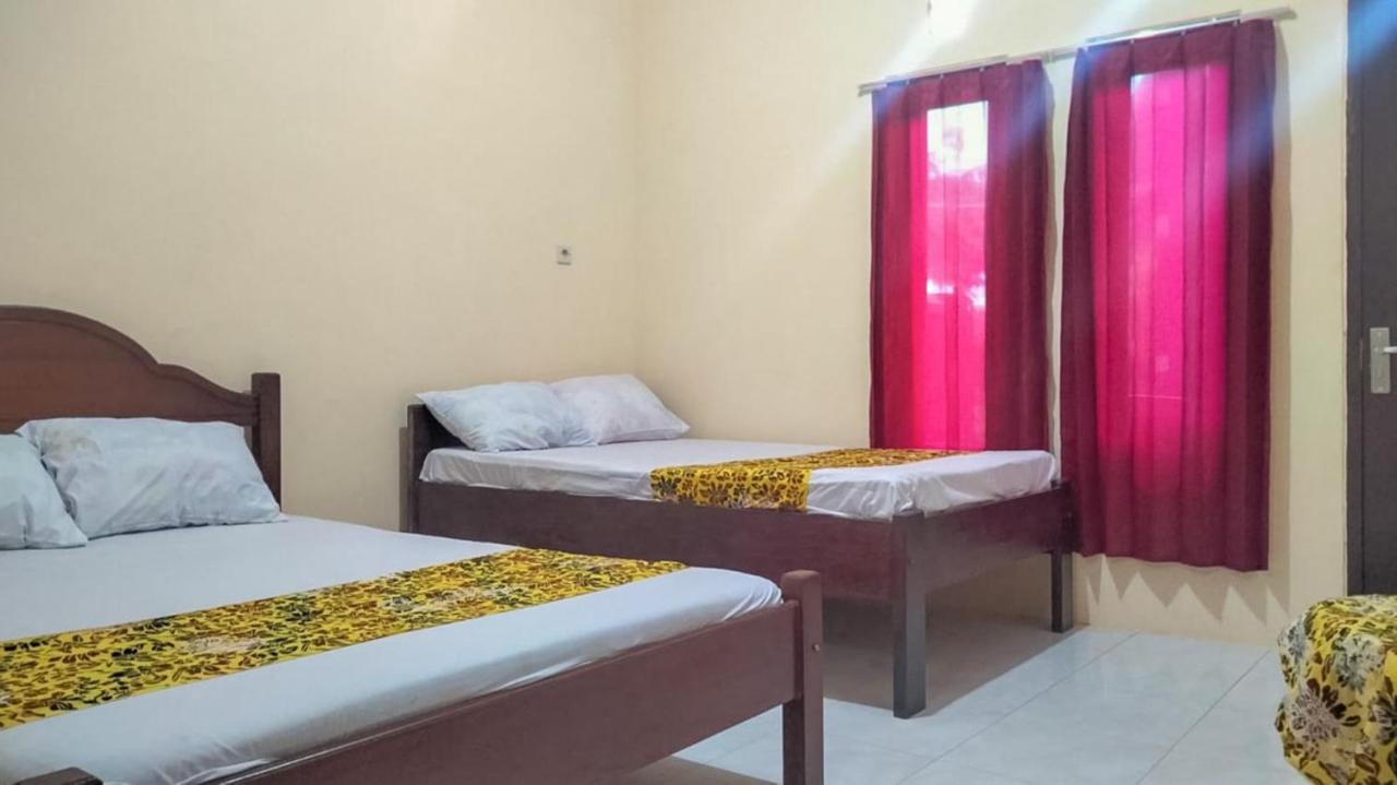 Zulfina Homestay Syariah Mitra Reddoorz 바뉴왕기 외부 사진