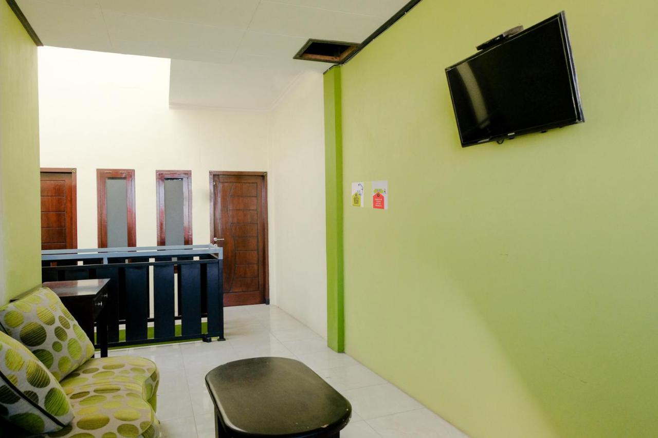 Zulfina Homestay Syariah Mitra Reddoorz 바뉴왕기 외부 사진
