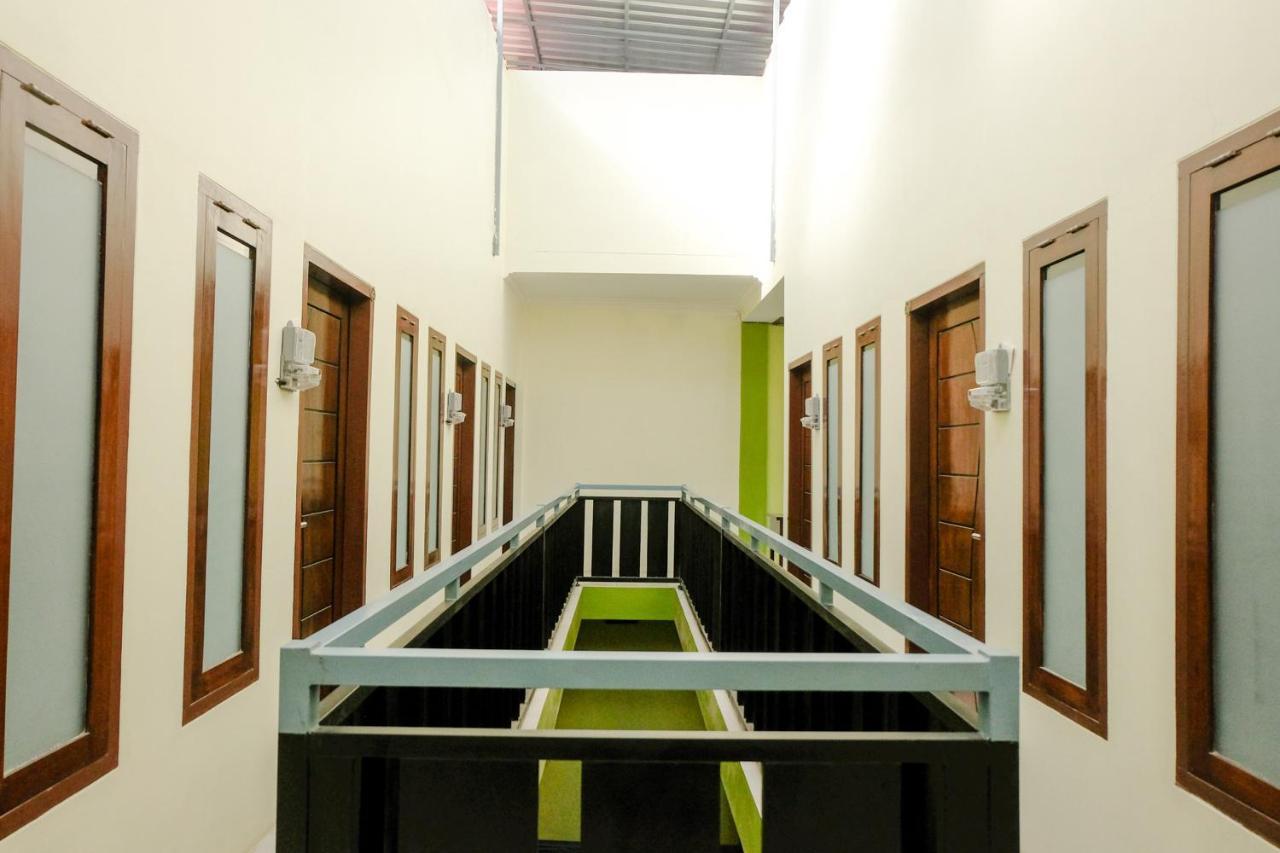 Zulfina Homestay Syariah Mitra Reddoorz 바뉴왕기 외부 사진